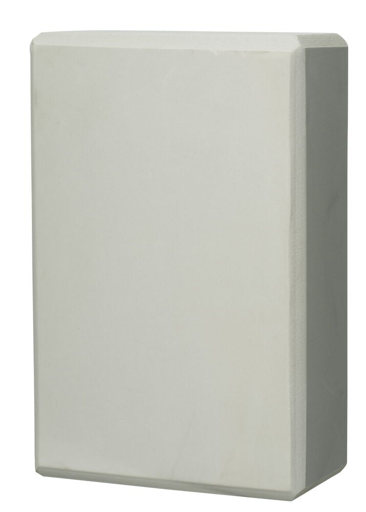 Ett rektangulärt yogablock i ljus färg.