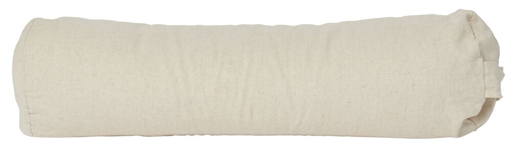 Avlångt yogabolster i beige tyg med bärhandtag.