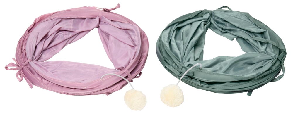 Två hopfällda kattunnlar med boll i olika färger.
