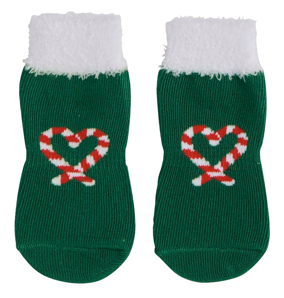 Zwei grüne Tiersocken mit flauschigen weißen Bündchen und einem weihnachtlichen Zuckerstangen-Herz-Muster.