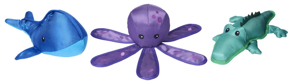 Tre färgglada hundleksaker i djurformer av polyester.