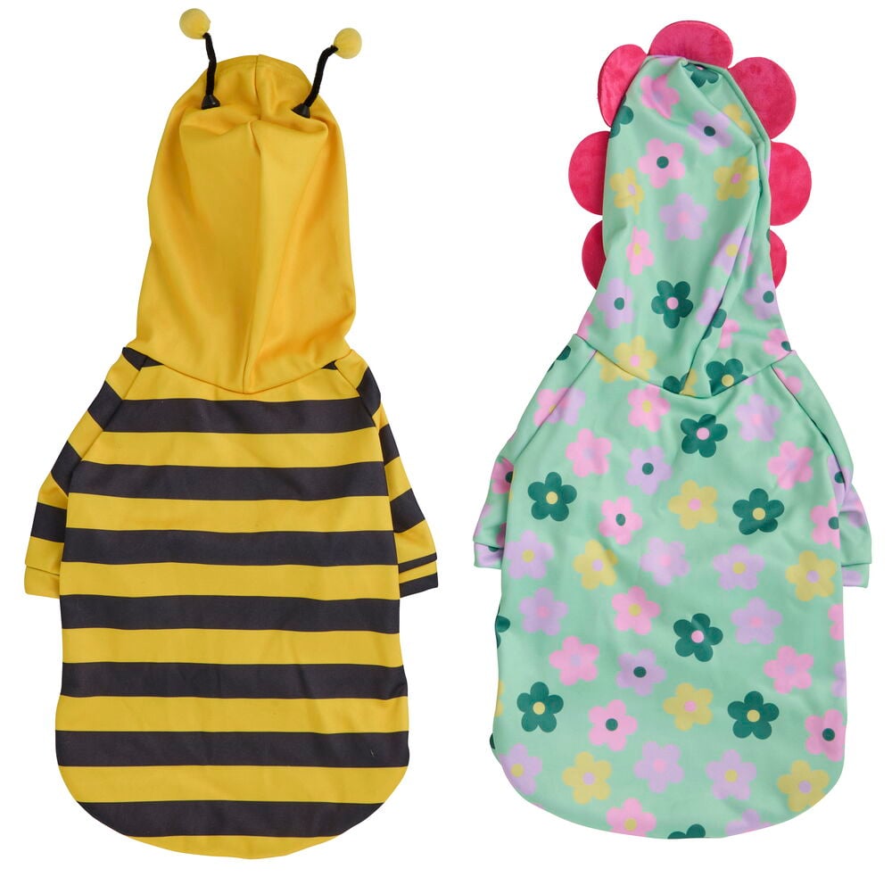 Hoodie für Haustier Gemischte Designs: ein gelb-schwarz gestreifter Bienen-Hoodie und ein grüner Blumen-Hoodie mit rosa Blütenblättern.