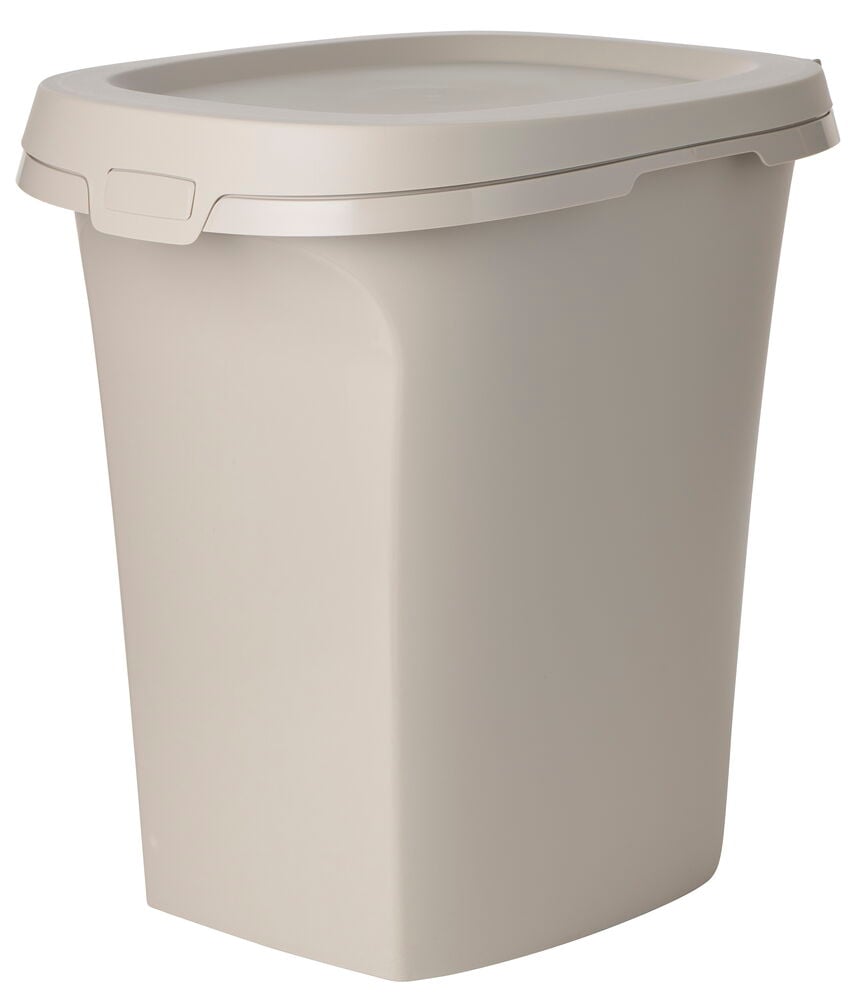 Beige Fôrbeholder 38 liter med lokk og en liten lås på fronten.