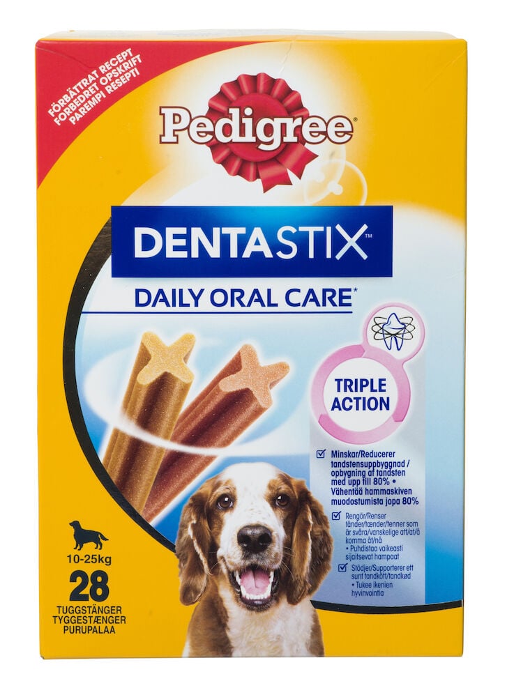 Förpackning med Pedigree Dentastix tuggpinnar för hundar.