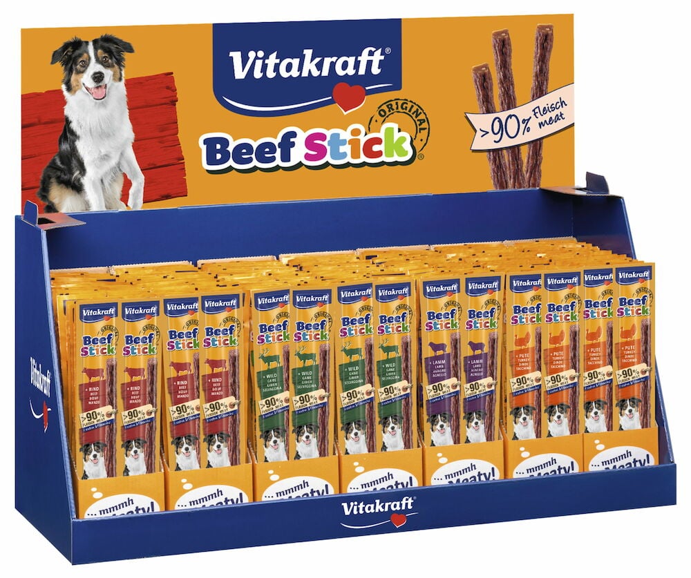 Display med Vitakraft Beef Stick hundgodis flera smaker.