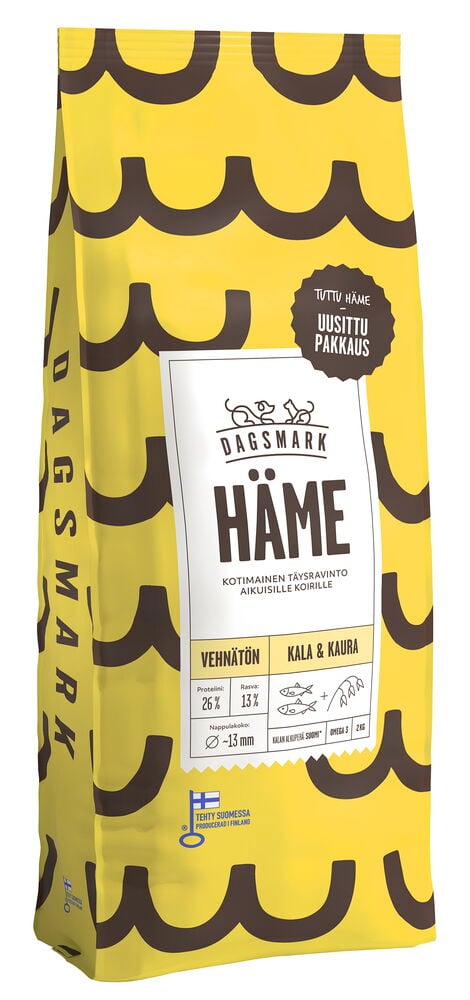 Keltainen Dagsmark Häme Wheat-free Fish & Oats koiran kuivaruokapussi ruskealla aaltokuviolla.