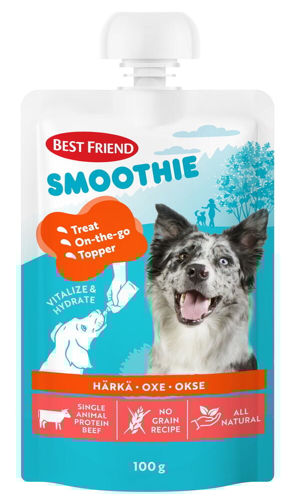 En hvit og blå 100g Okse Smoothie hundegodbitpose med hund, fjell og tekst.