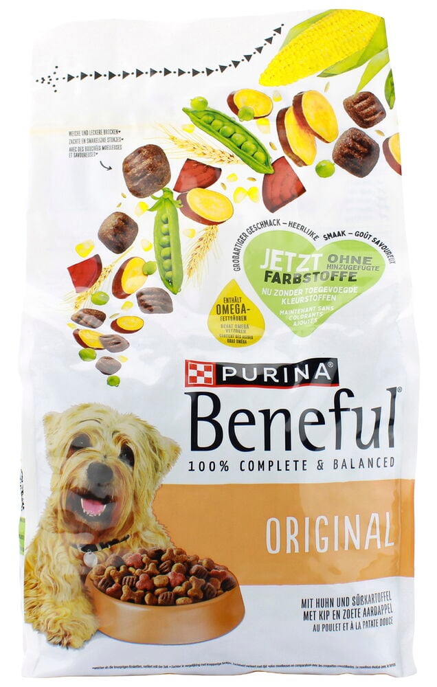 Weiße Packung Trockenfutter, Hunde Purina Beneful 1,4 kg Chicken, mit Hundebild und Kroketten.