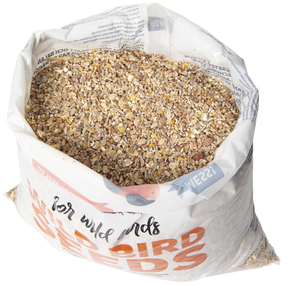 Öppen påse med skalfri blandning av fågelfrön.