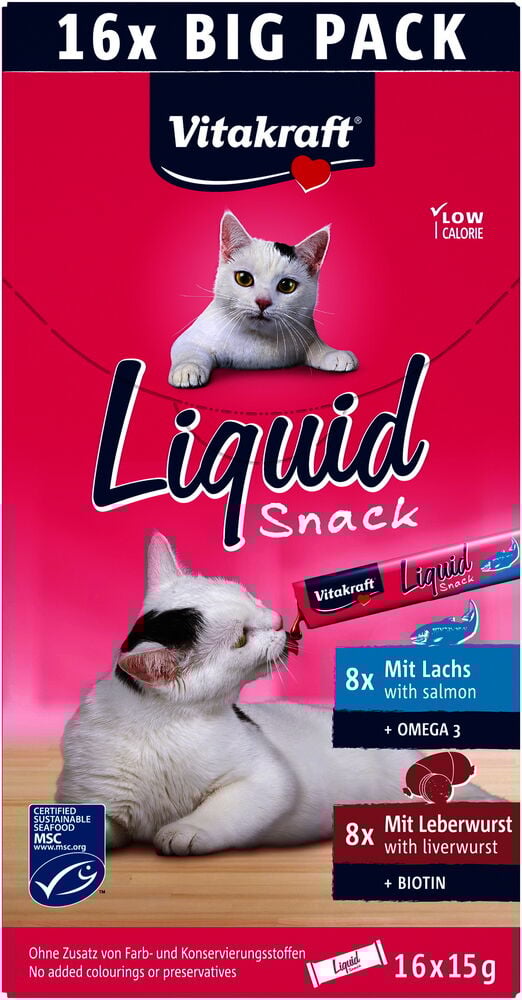 Två katter och rosa förpackning kattgodis Vitakraft.