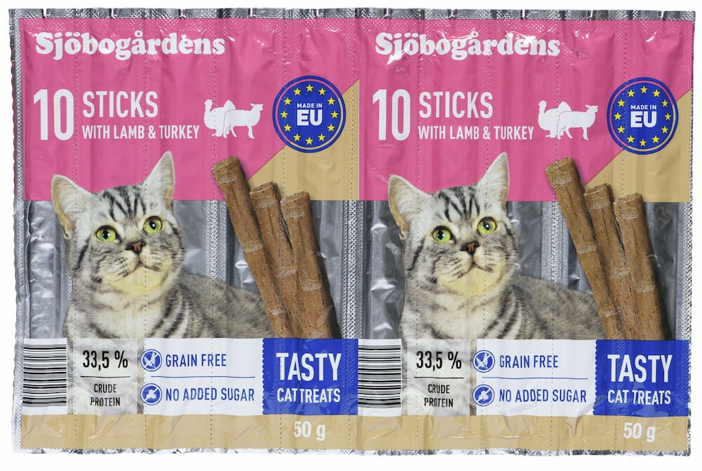 Två paket kattgodis sticks med lamm och kalkon.