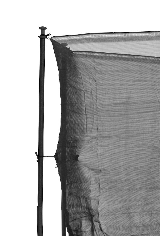 Säkerhetsnät monterat på insidan av studsmatta.