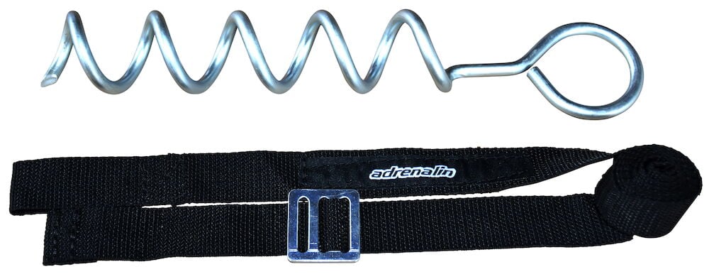 Galvanisert spiralformet forankring og svart nylonrem.