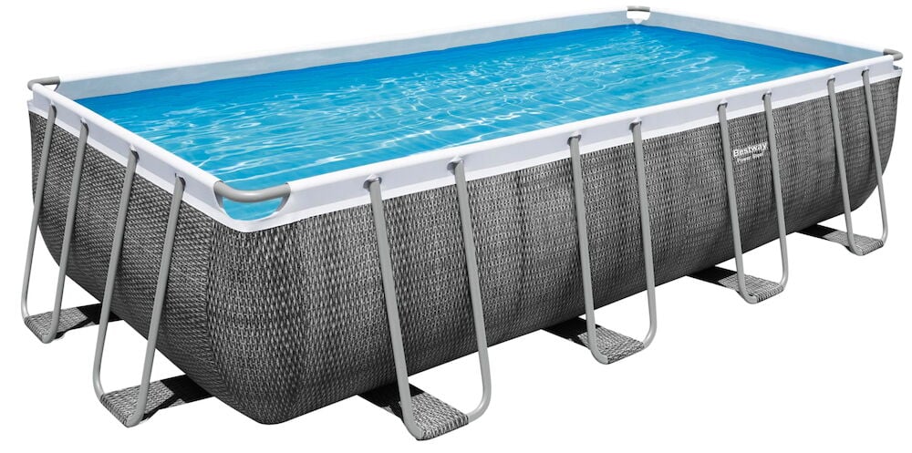 Rechteckiger Pool mit Rattanmuster und Metallrahmen.