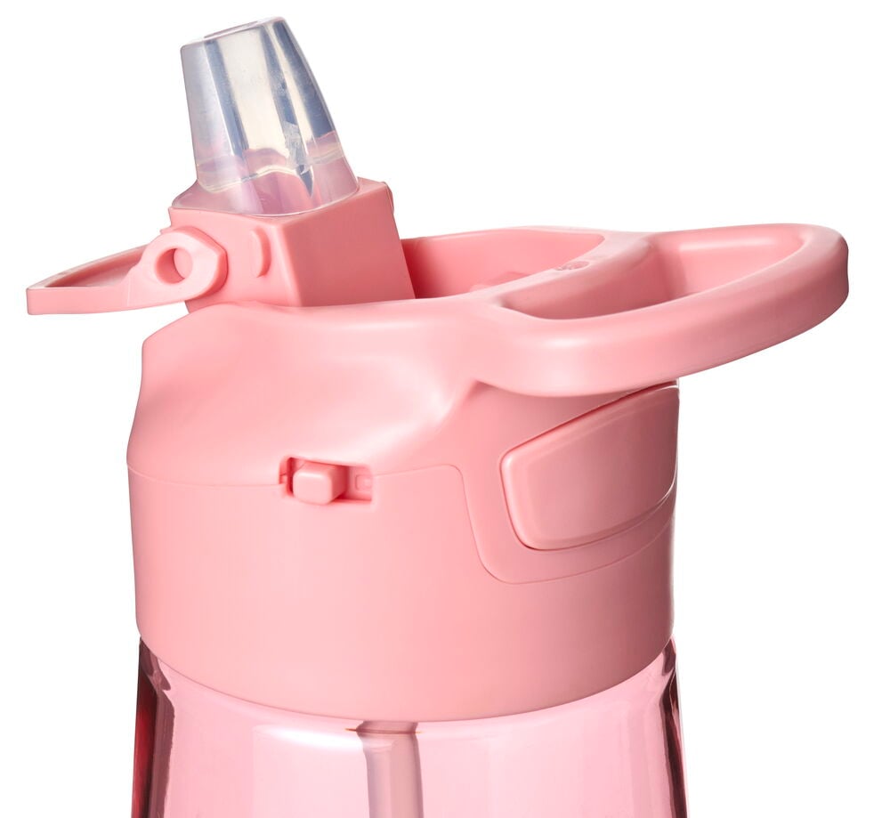 Nahaufnahme einer rosa Wasserflasche mit durchsichtigem Trinkhalm, einem Tragegriff und einem Verschluss am Deckel.