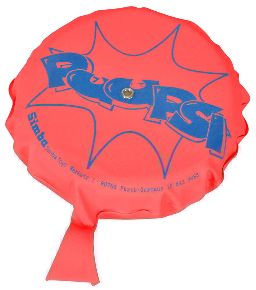 Röd pruttkudde av plast med blå text.