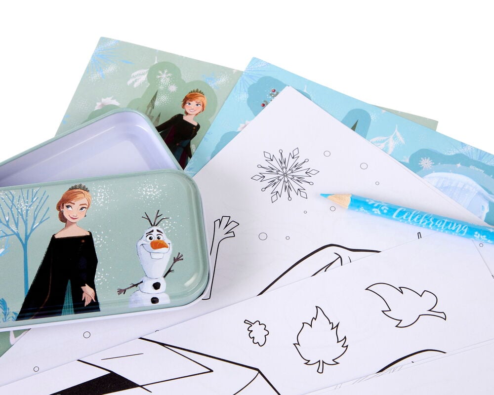 Tegne- og skrivesett Frozen med en mintgrønn boks, tegnesider med Anna og Olaf, og en blå blyant.