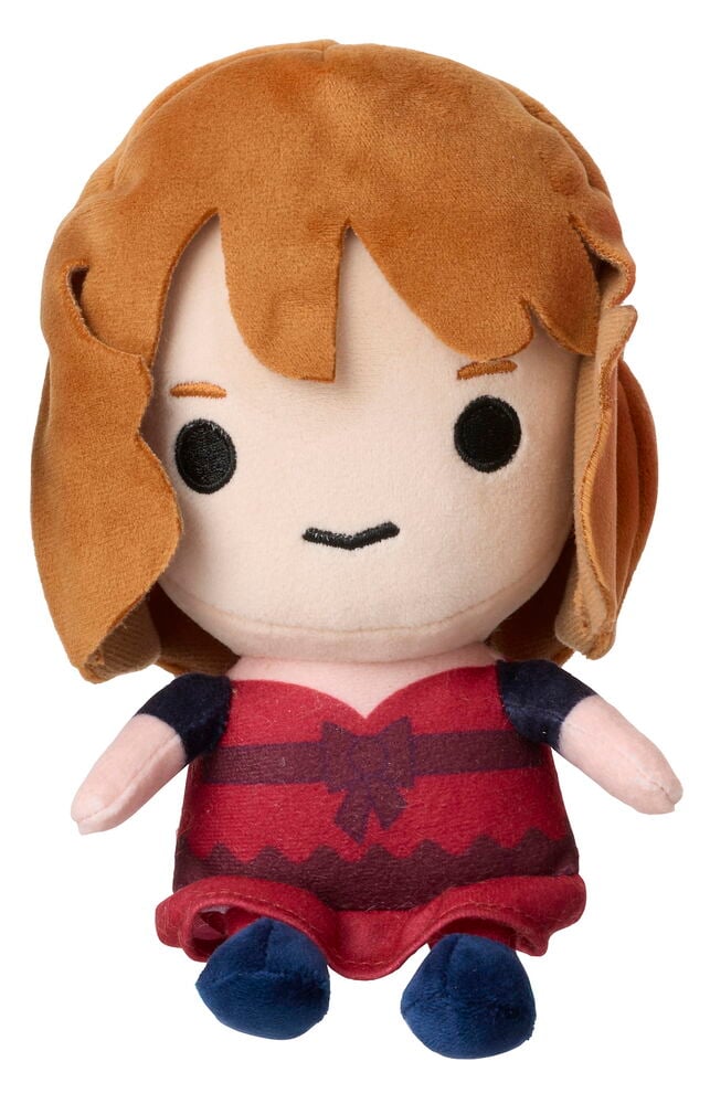Edestäpäin: Harry Potter pehmolelu, jossa punaruskeat hiukset, punainen mekko ja tummansiniset hihat ja jalat.