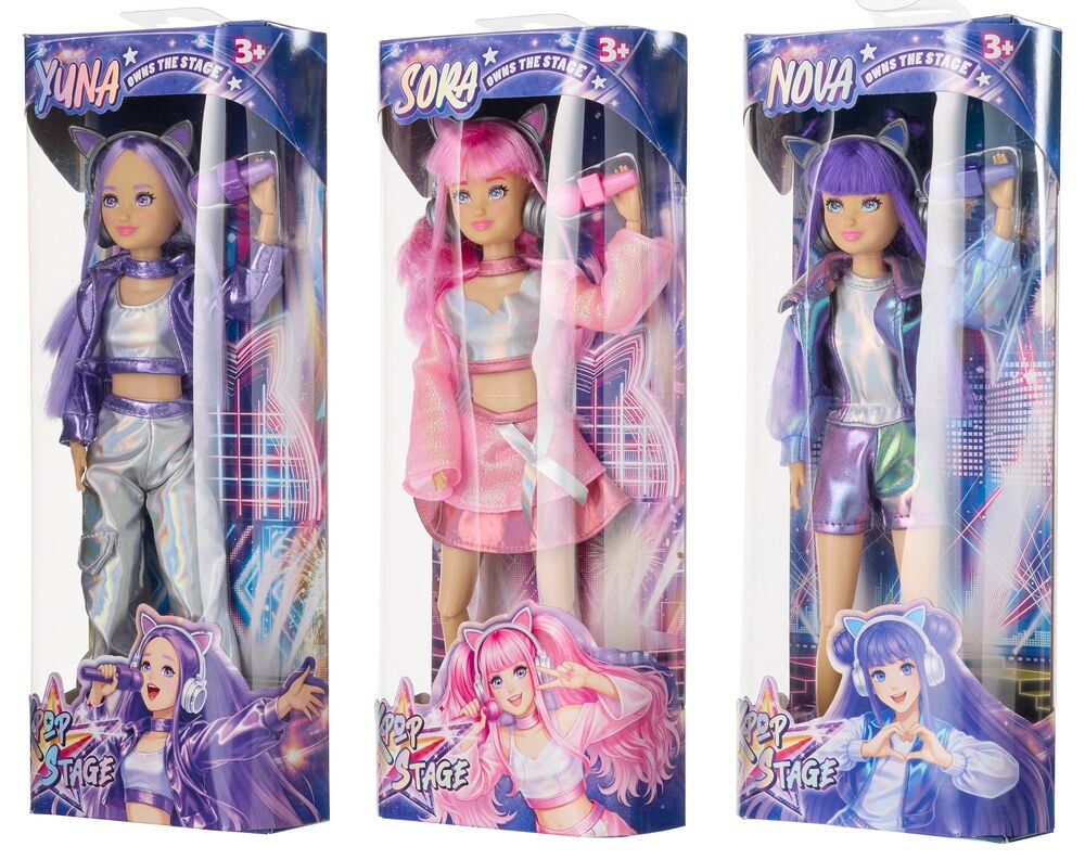 Nukke K-Pop Stage 26 cm: Kolme nukkea, joilla on metalliset lila, vaaleanpunaiset ja irisoivat K-Pop-asut.
