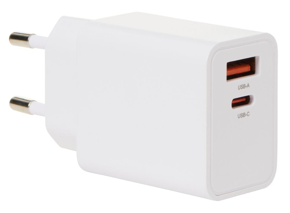 Vit adapter med USB A och USB C portar.