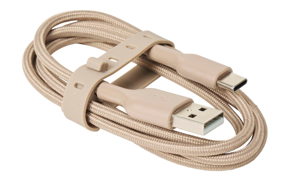 Beige USB-A till USB-C laddningskabel med kabelhållare.