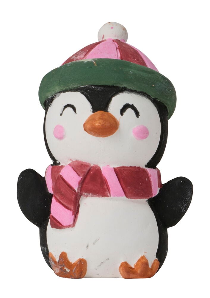 Ein bemalter Keramikpinguin mit rosa-dunkelrotem gestreiftem Hut und Schal, aus dem Malerset 6 er-Pack Weihnachten.