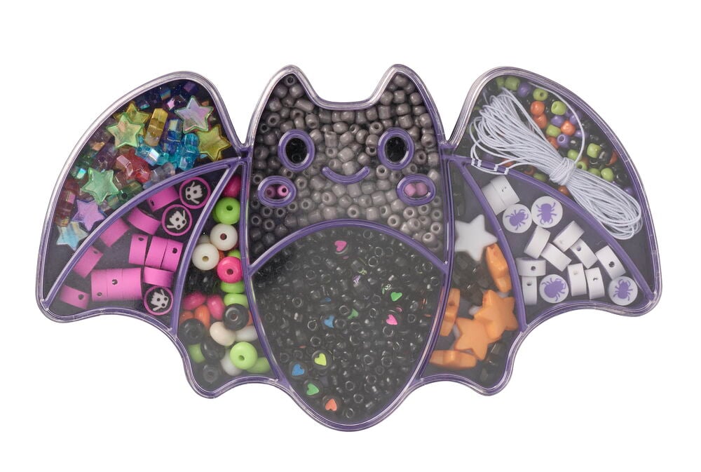 Perlenset Halloween, eine fledermausförmige transparente Box mit lila Rand, gefüllt mit bunten Perlen, Anhängern und Schnur.