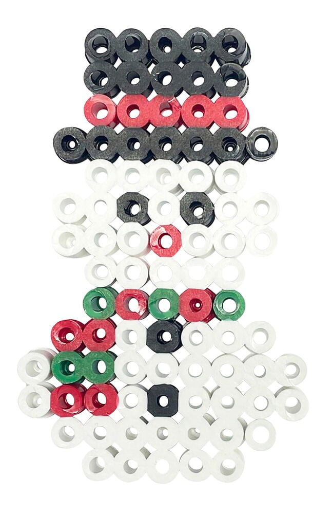 Perlenset XL Weihnachten: Schneemann mit schwarzem Hut, rotem Band, weißem Körper, roter Nase, rot-grünem Schal.