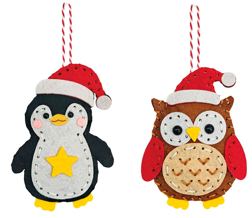 Bastelset Christmas Mixed: schwarz-weißer Filzpinguin und braune Filzeule, beide mit roten Weihnachtsmützen.