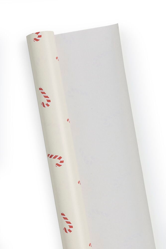 Weihnachtspapierrolle mit rotem Zuckerstangenmuster, teilweise ausgerollt auf weißem Hintergrund.