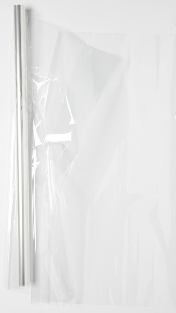 En genomskinlig cellofanrulle för inslagning och dekoration.