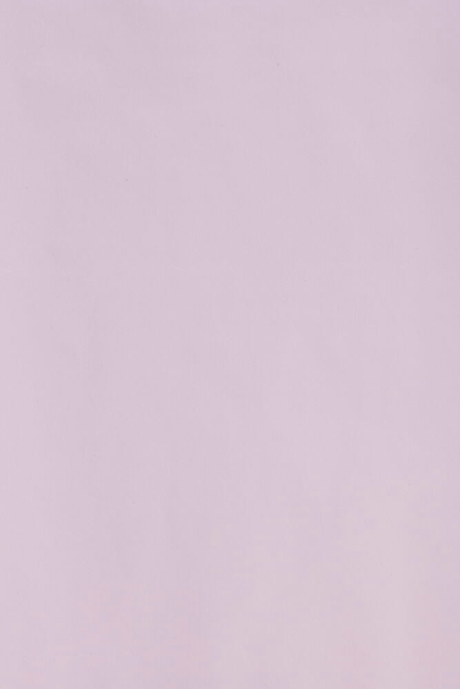 Vaaleanpunainen lahjapaperi yksivärisellä designilla.