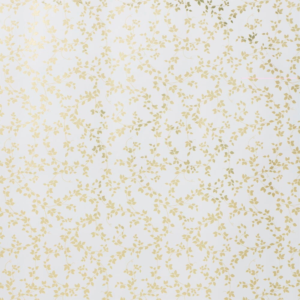 Valkoinen lahjapaperi, jossa kultaiset lehtikuviot.