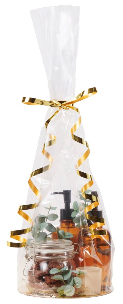 Transparent cellofanpåse med guldfärgat snöre och gåvor.