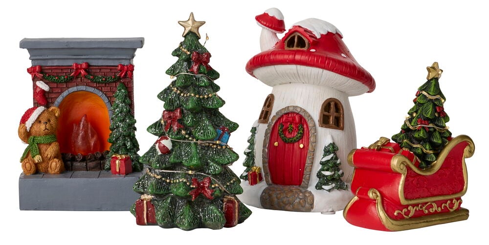 Zubehör für Wichteltür Weihnachten LED: Kamin mit Teddybär, geschmückter Baum, rotes Pilzhaus und Schlitten mit Baum.