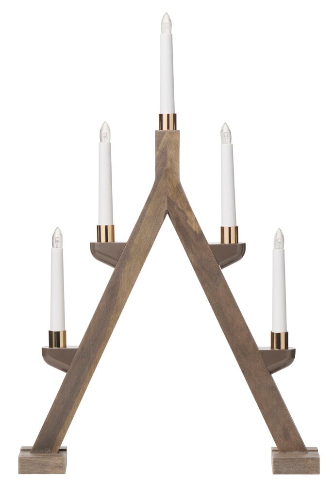 Brun Adventsljusstake Jularbo 5 lampor i trä med vita LED-ljus och gulddetaljer, framifrån.