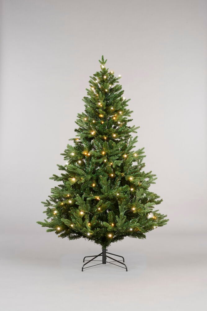 Grønt kunstig Juletre Chamonix PVC/PE 146 LED med varme lys på svart stativ.