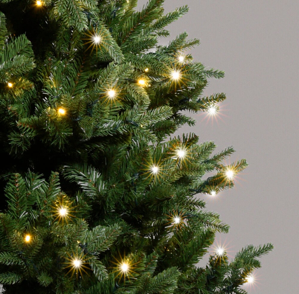 Juletre Chamonix PVC/PE 146 LED, et grønt kunstig tre med varmhvite, stjerneformede LED-lys.