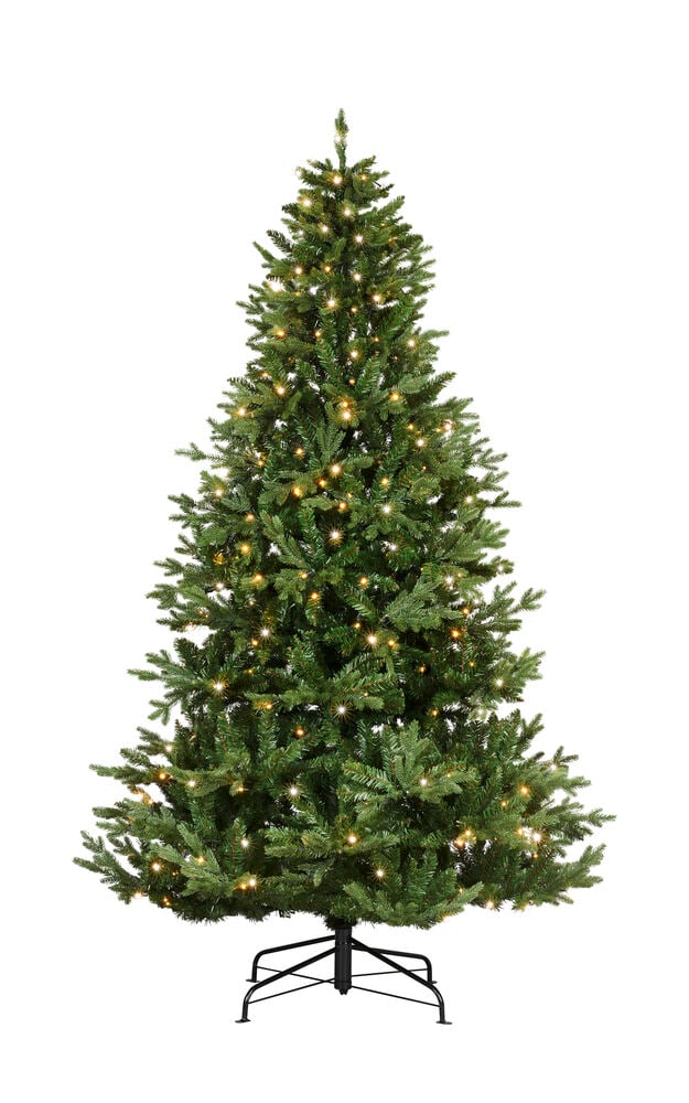 Et grønt kunstig juletre Chamonix PVC/PE 302 LED med varmhvite lys på et svart metallstativ.
