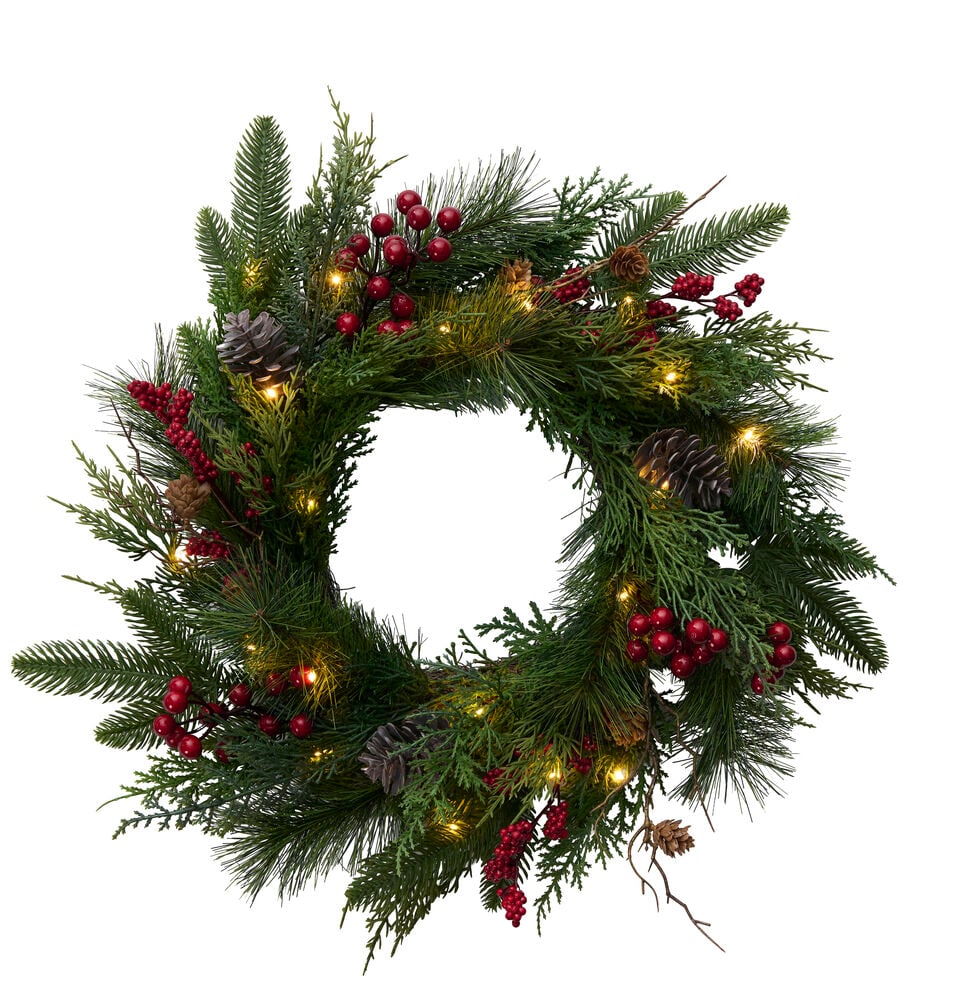 Weihnachtskranz mit grünen Nadeln, roten Beeren, Tannenzapfen und Warmweiß Batteriebetrieben mit Timer-Beleuchtung.