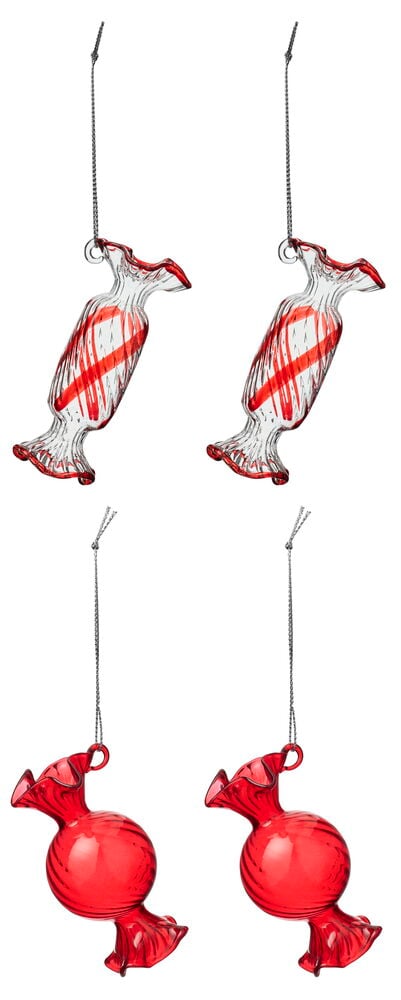 Vier Weihnachtsbaumdekorationen aus Glas, zwei klare mit roten Streifen und zwei rote Bonbons mit Silberschnüren.