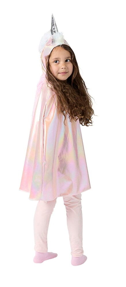 Ett barn bär en rosa skimrande Halloween cape, barn One size med enhörningshornshuva, rosa leggings och strumpor.