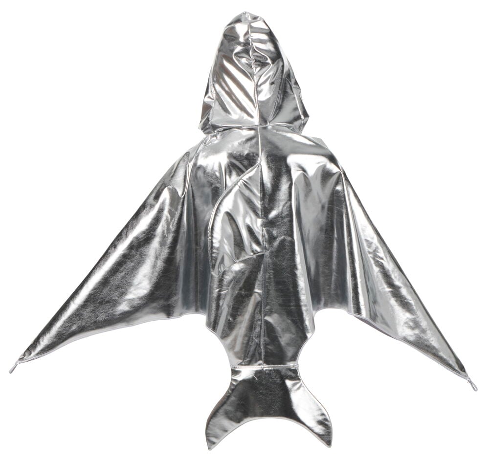 Silverfärgad metallisk Halloween cape, barn, sedd bakifrån, med huva, vida vingar och fenliknande stjärt.