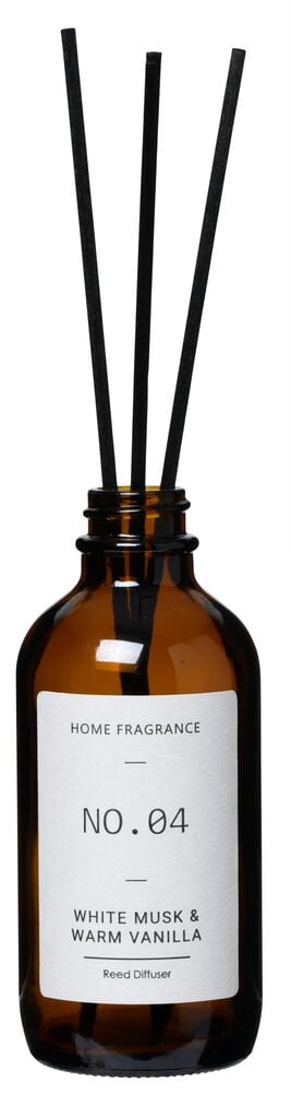 Brun glassflaske med svarte duftpinner.