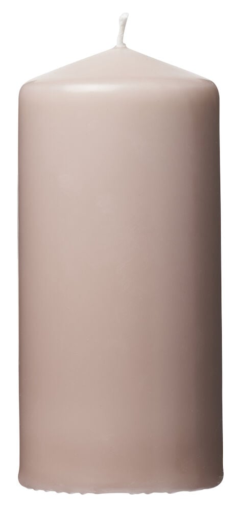 Beige blockljus med rak cylindrisk form.