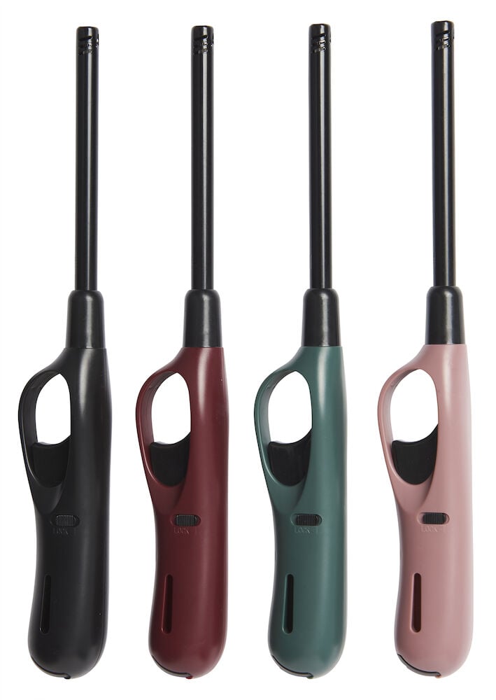 Fire lange gasslightere i forskjellige farger.