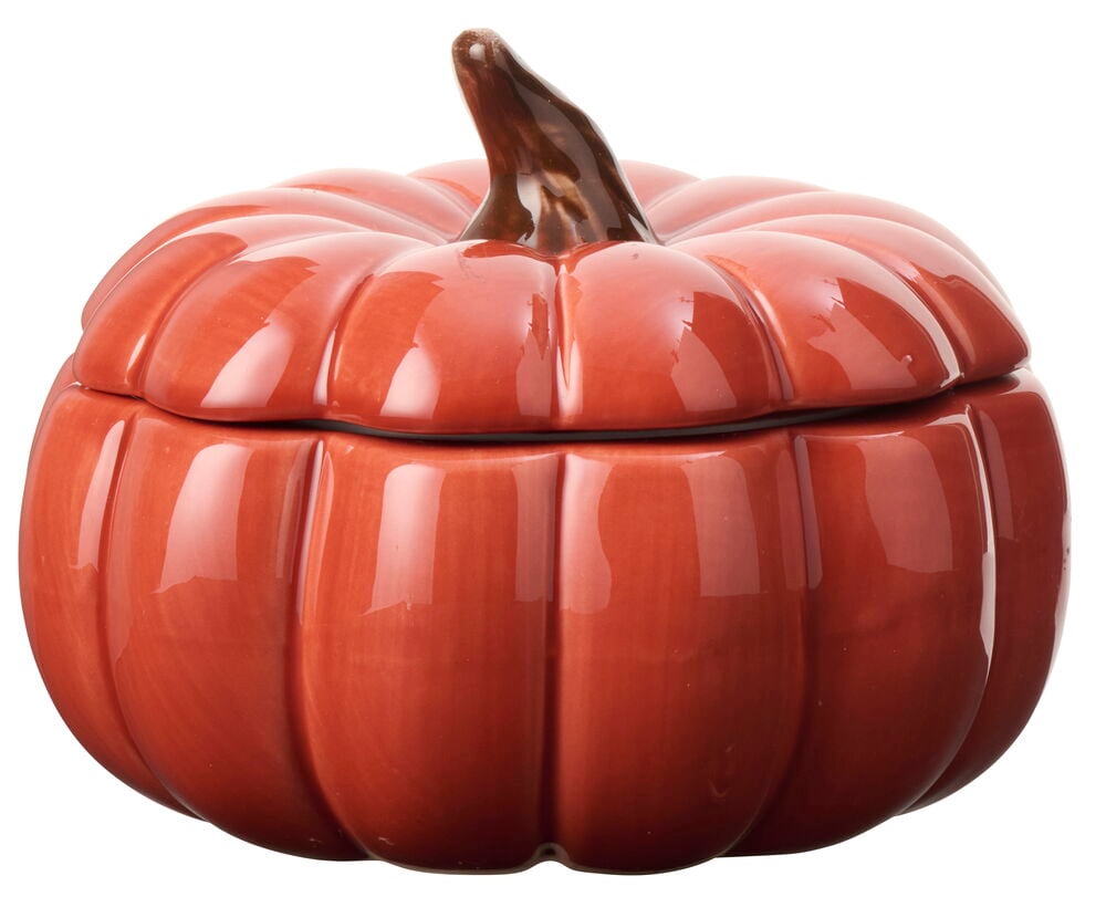 Ett rödorange doftljus i keramik format som en pumpa med brunt stjälklock.