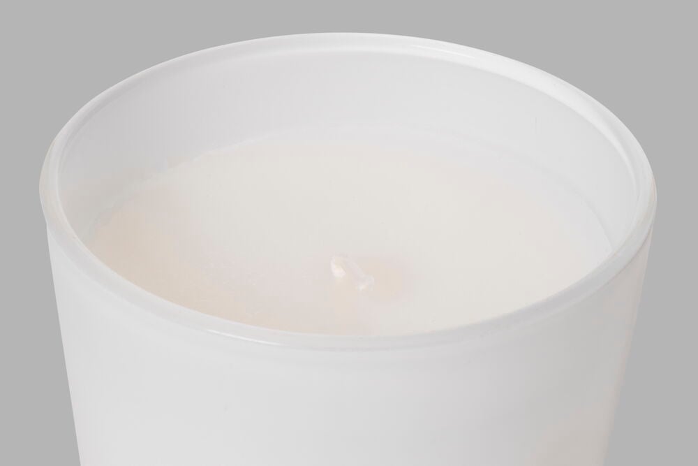 Vitt doftljus i glasbehållare med bomullsveke.