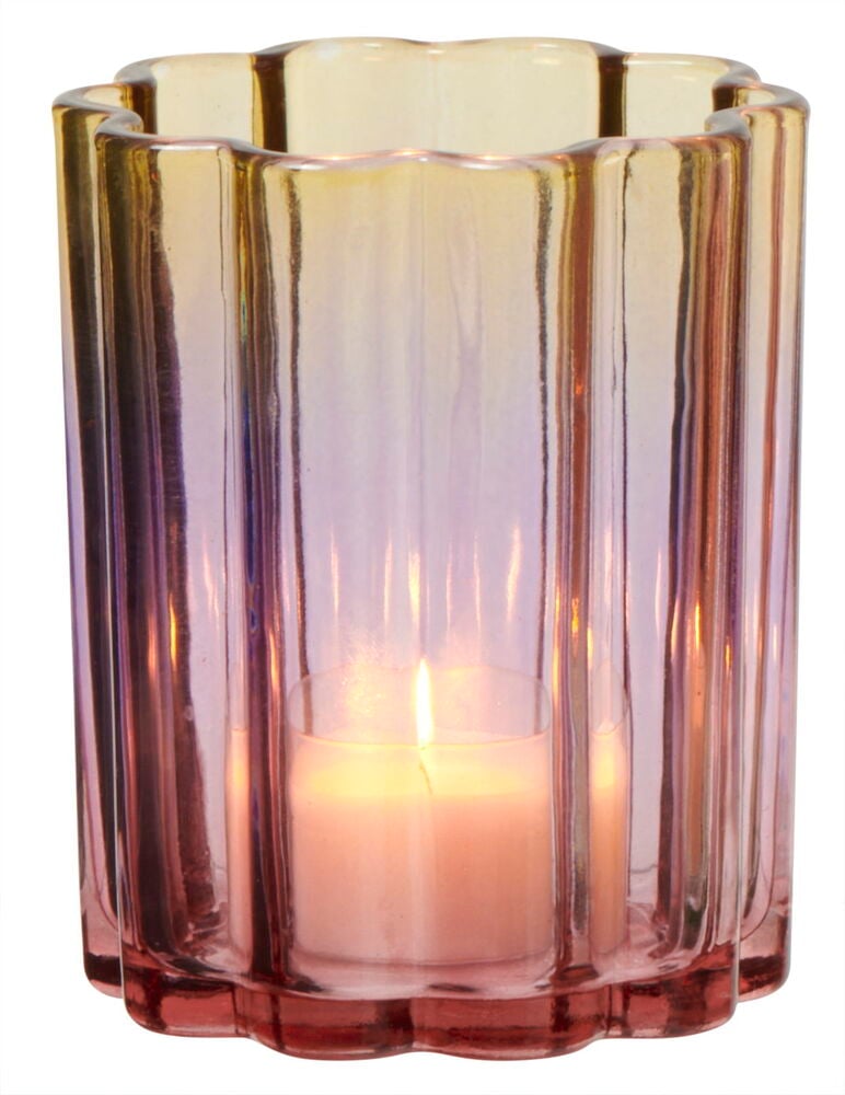 Lasinen lämpökynttilän pidike, jossa on orgaaninen kuvio ja sytytetty kynttilä.