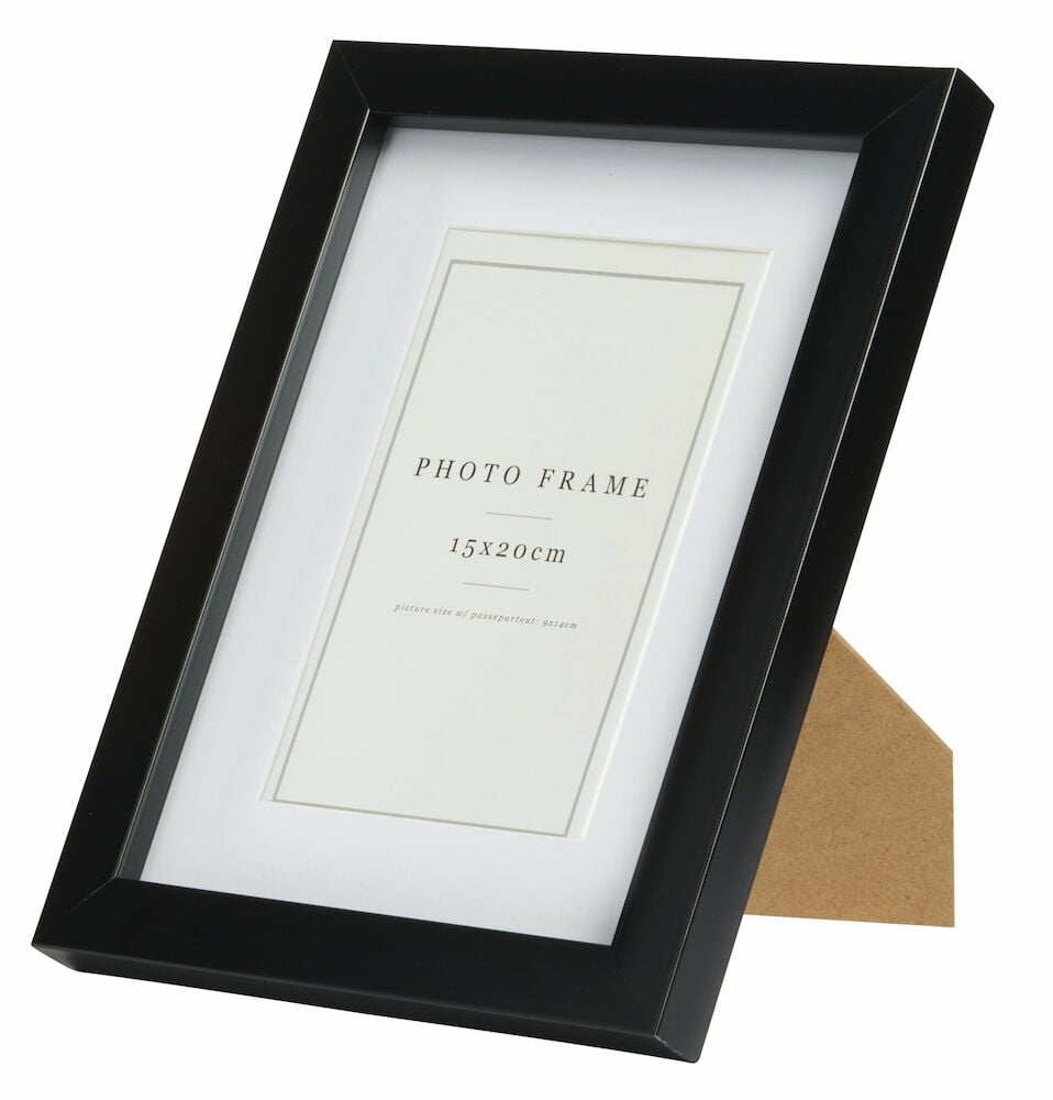 Svart fotoram med passepartout och stödben.